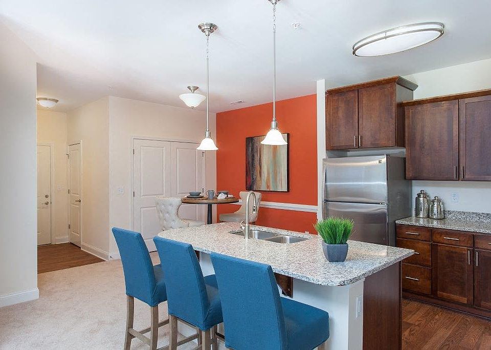 1st image of 2015 Reserve Cir #2317512