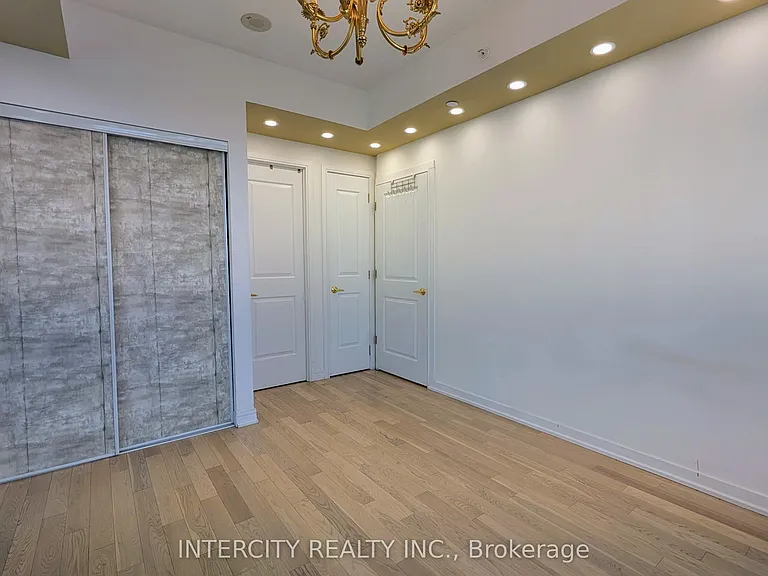 9201 Yonge St #1602 — Photo 9