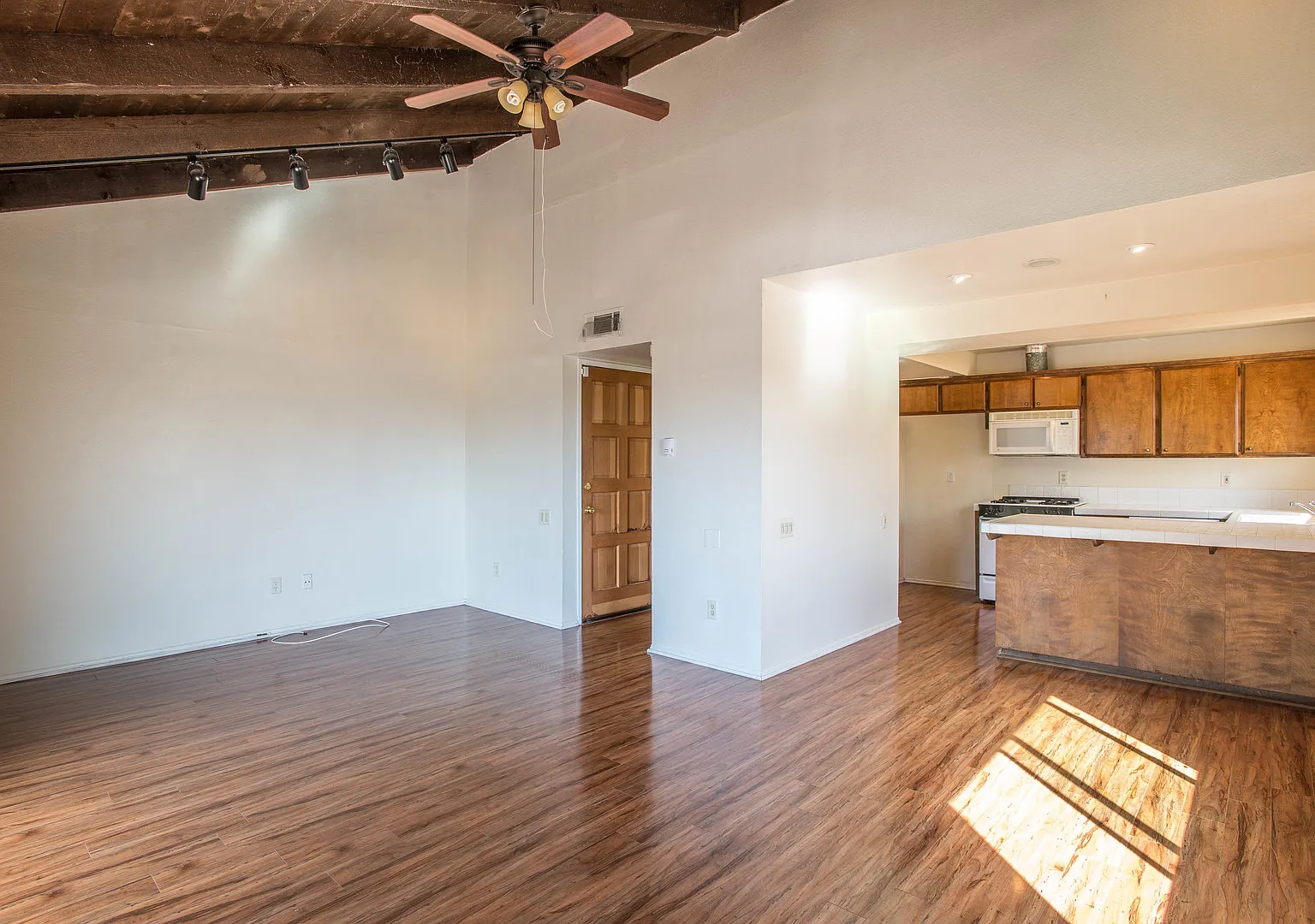 227 W. Escalones — Photo 4