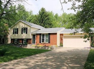 8707 Meadow Dr, Mason, OH 45040