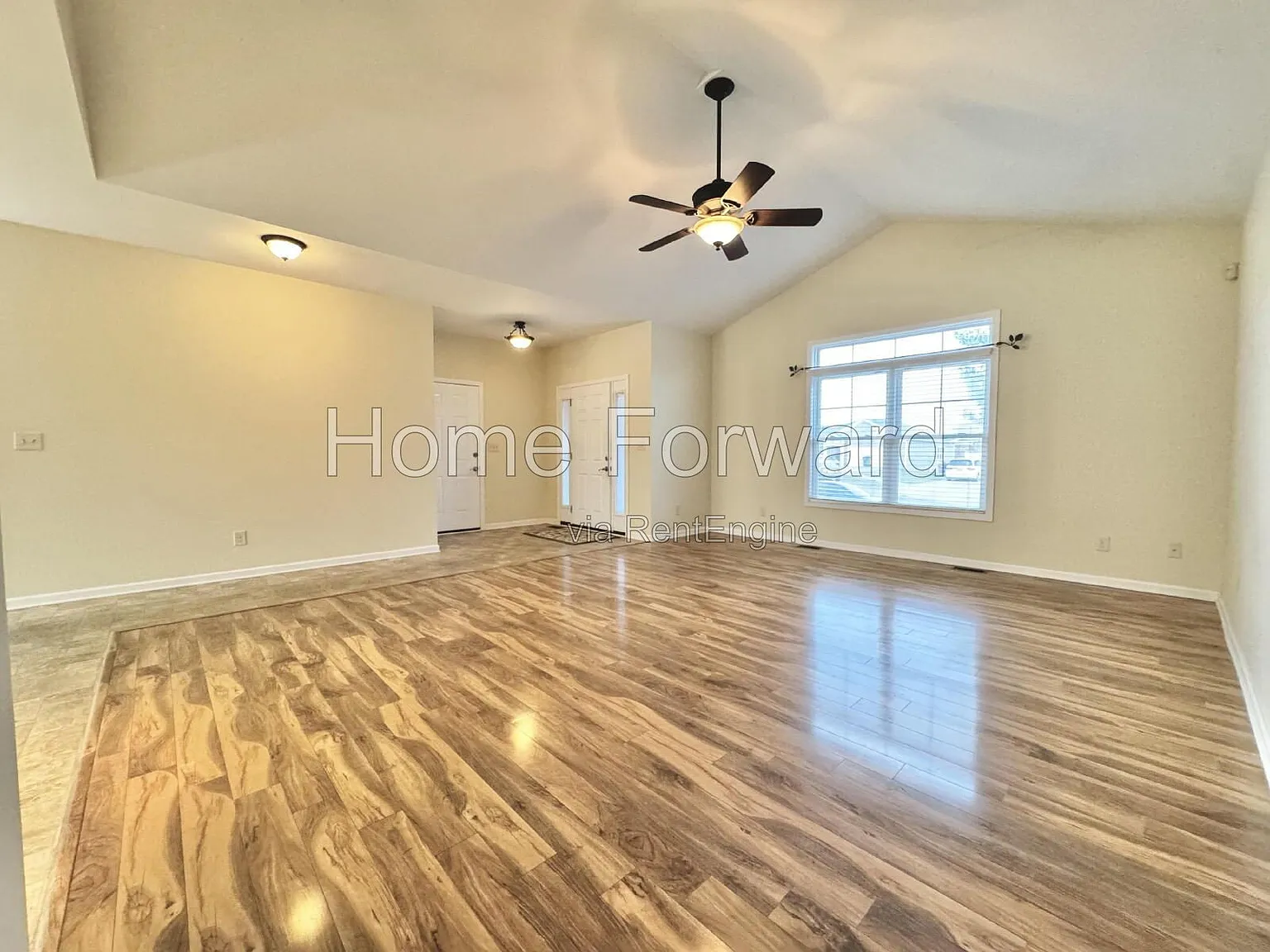 3 bed, 2.0 bath, 1709 sqft, $2,100 — Photo 3