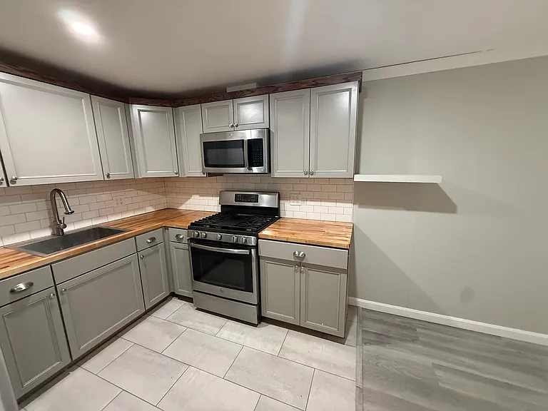 176 Court St #7 — Photo 17