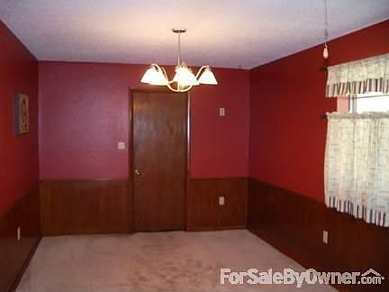 Dining Room : Big window overlooking the backyard, the door leads to the utitlity room,.