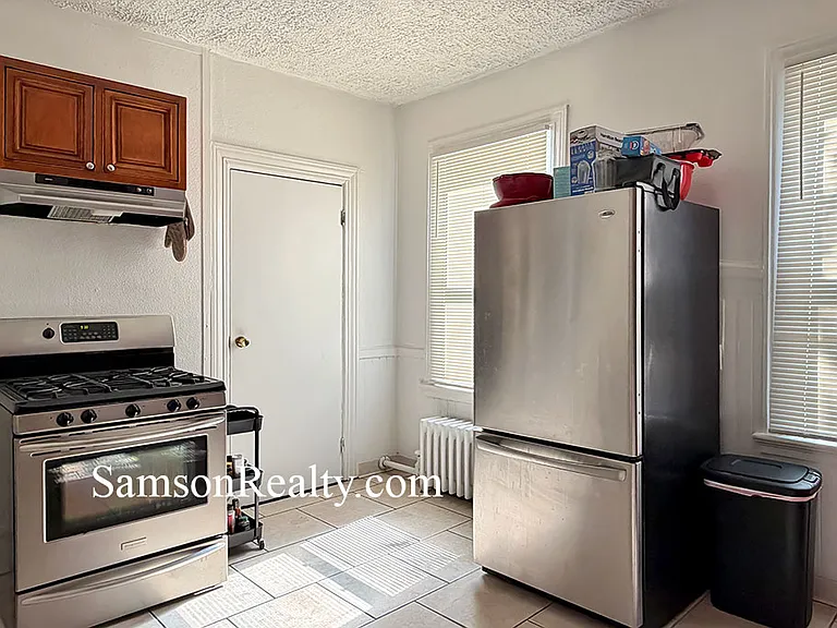 209 4th St #2 — Photo 4