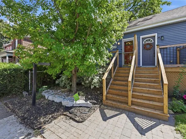 128 Robert St, Hamilton, ON L8L 2P6