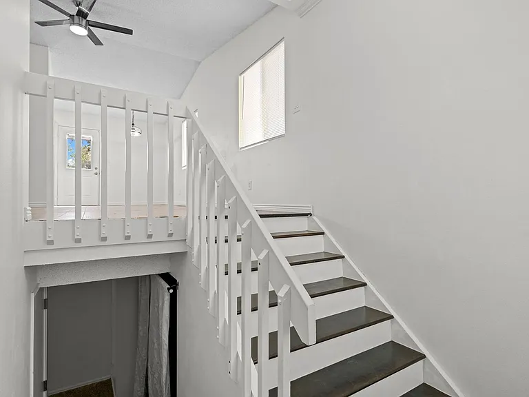 580 Upton Dr — Photo 13