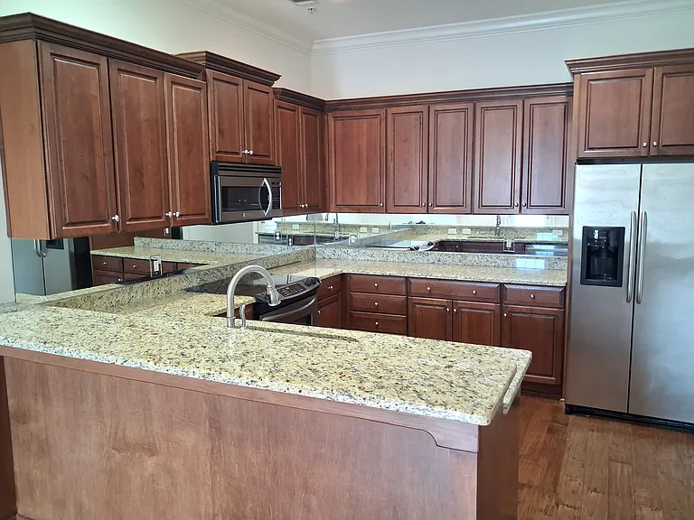 425 E McDonough St — Photo 3