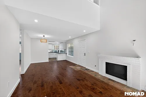 2893 Sanford Ln Photo 1