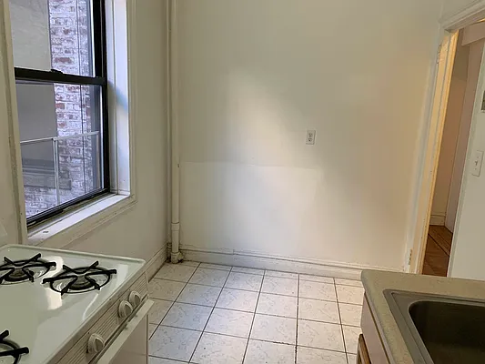 Rented by Tapiro Realty | media 19