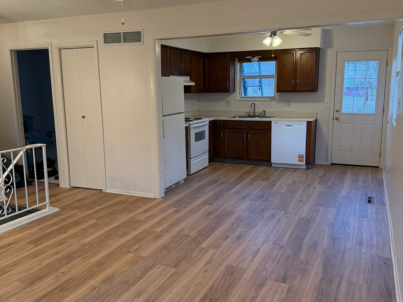 3 bed, 1.5 bath, 1100 sqft, $1,295 — Photo 4