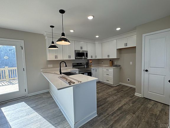 5th image of 604 Stratford Rd