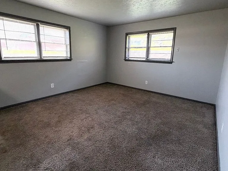 4750 Lafayette Ave — Photo 2