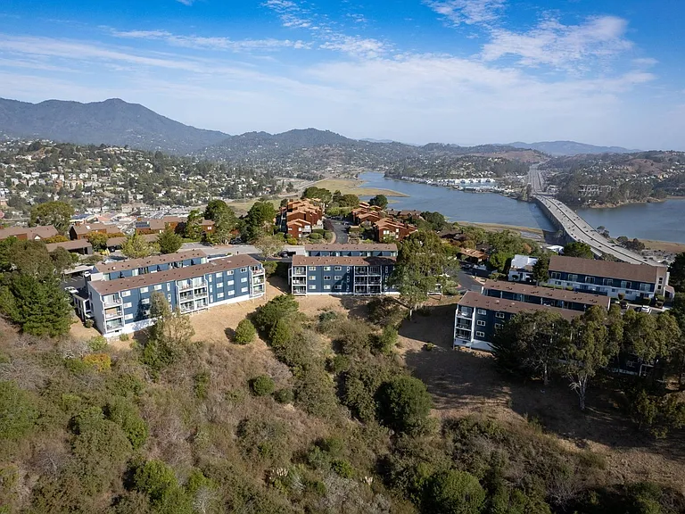 Beautiful Views of Bridge | Summit at Sausalito | Luxury Apartments at Sausalito