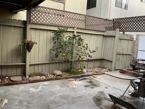 4th image of 815 Manhattan Ave