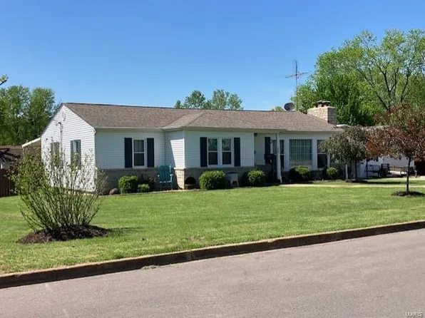 106 7th St, Farmington, MO 63640