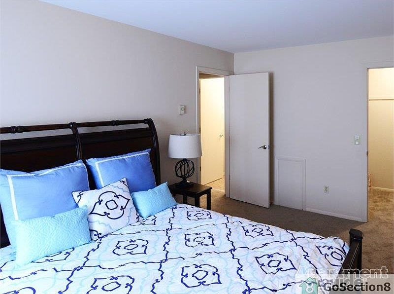 1st image of 1047 Weehawken Pl