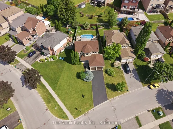 2 Ireland St, Clarington, ON L1C 4T9