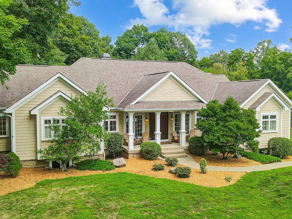 1st image of 335 Pinehurst Dr
