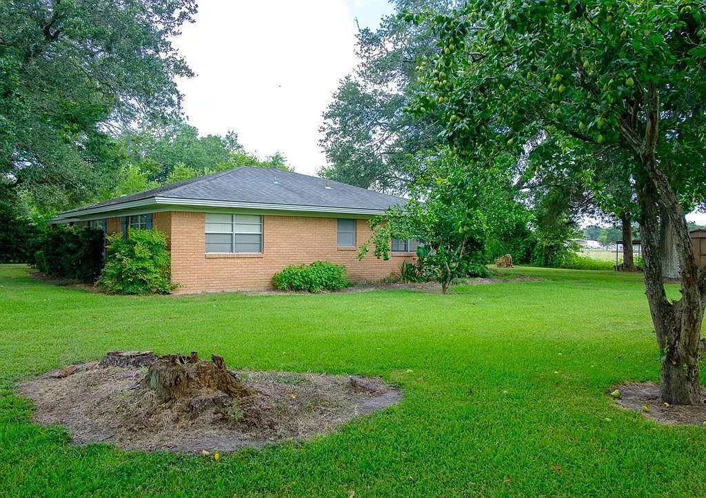 3 bed, 2.0 bath, 1456 sqft, $2,100 — Photo 4