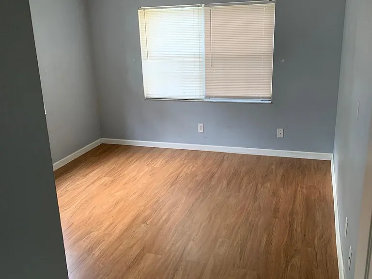 117 N Mercury Ave — Photo 17