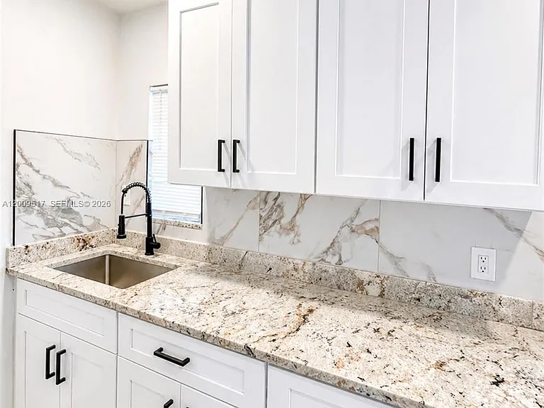 1121 NE 2nd St #205 — Photo 5