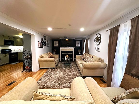 3rd image of 88 W Pine Road