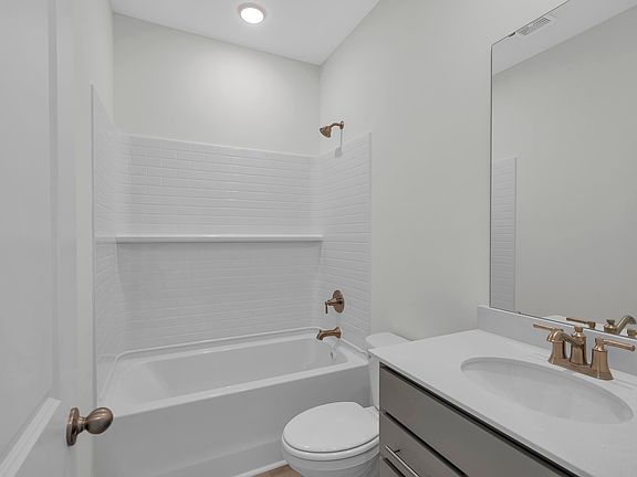 5th image of 1046 Leoni Dr #106