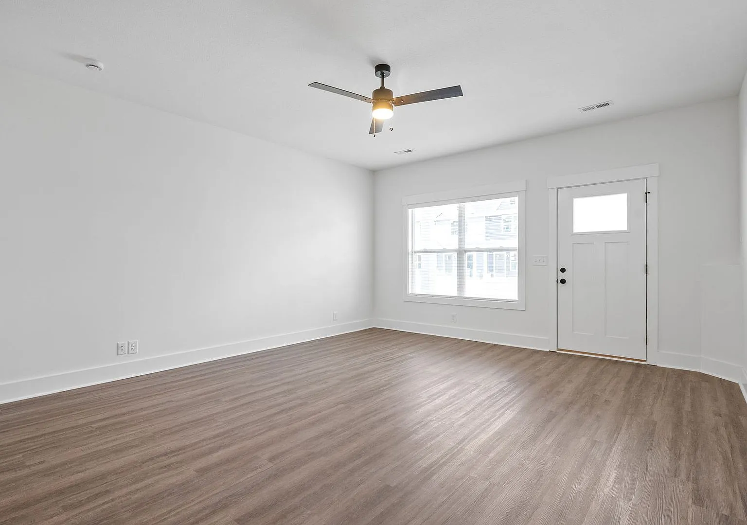 Luxury Townhome For Rent Near Billy Dunlop Park! — Photo 3