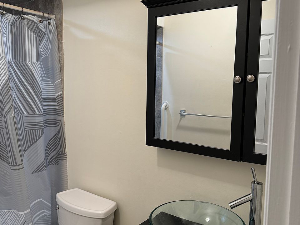 Master bedroom bathroom