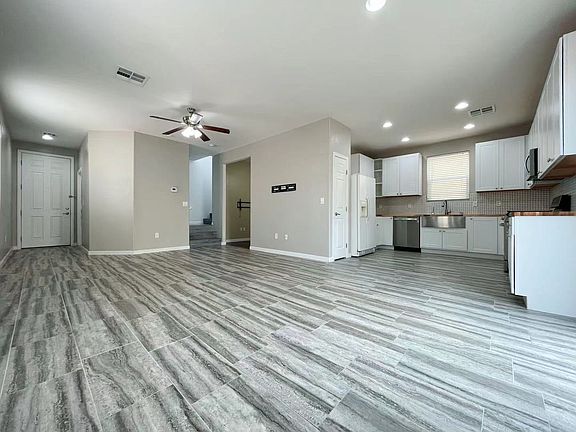 4th image of 774 Proud Waters Ct