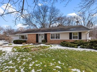 16025 Siesta Ln, Brookfield, WI 53005