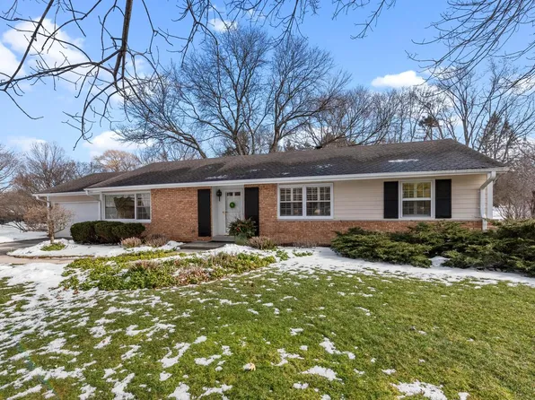 16025 Siesta LANE, Brookfield, WI 53005