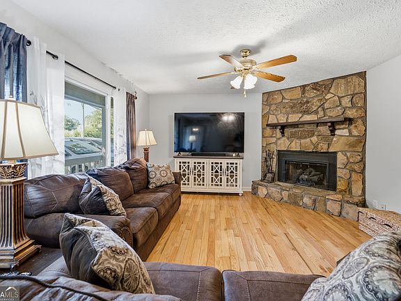 3rd image of 523 Toonigh Rd