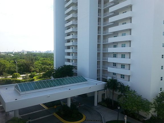 4th image of 15051 Royal Oaks Ln #3