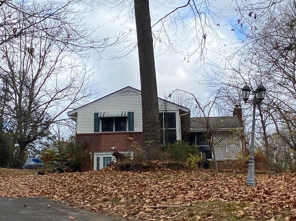 1st image of 121 Tyler Dr