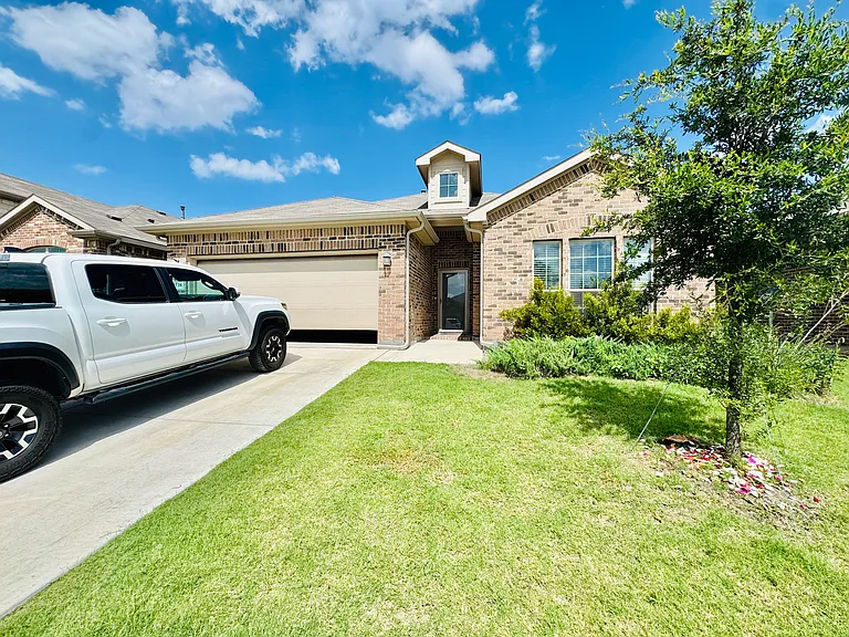 15736 Hazelhurst Ln — Photo 1
