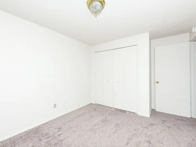 Wellington Court Townhomes — Photo 7