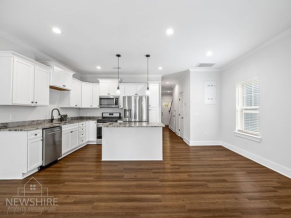 3rd image of 128 Oakwood Ave