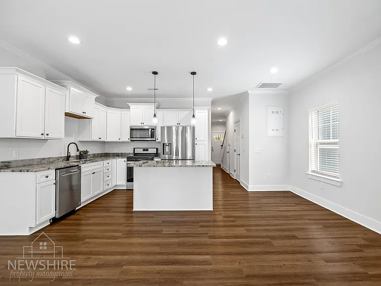 Townes at Converse Luxury Townhomes — Photo 35
