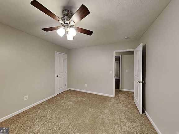 5th image of 2929 Manitoba Ln