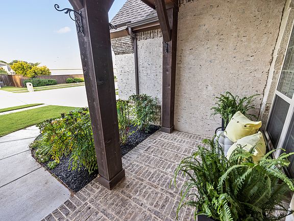 3rd image of 552 Hidden Meadow Dr