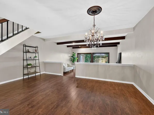 24 Dorset Dr, Marlton, NJ 08053