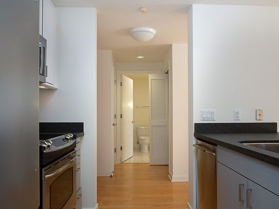 4th image of 451 Kansas St Unit 550