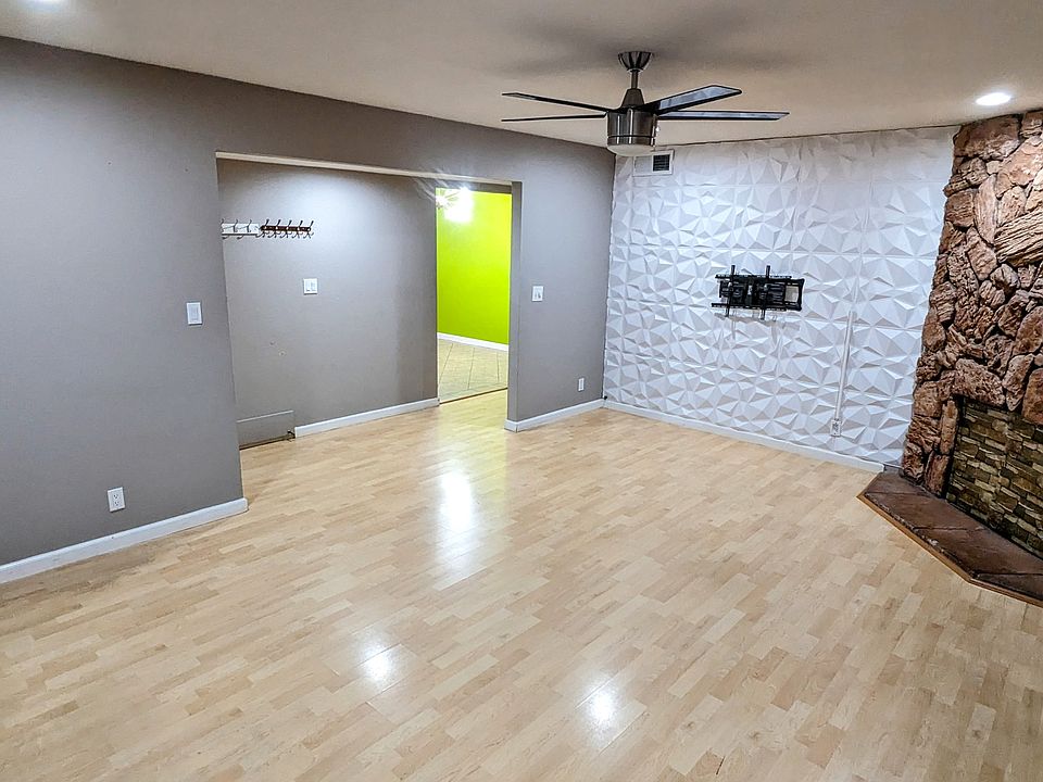 1st image of 1031 Clyde Ave