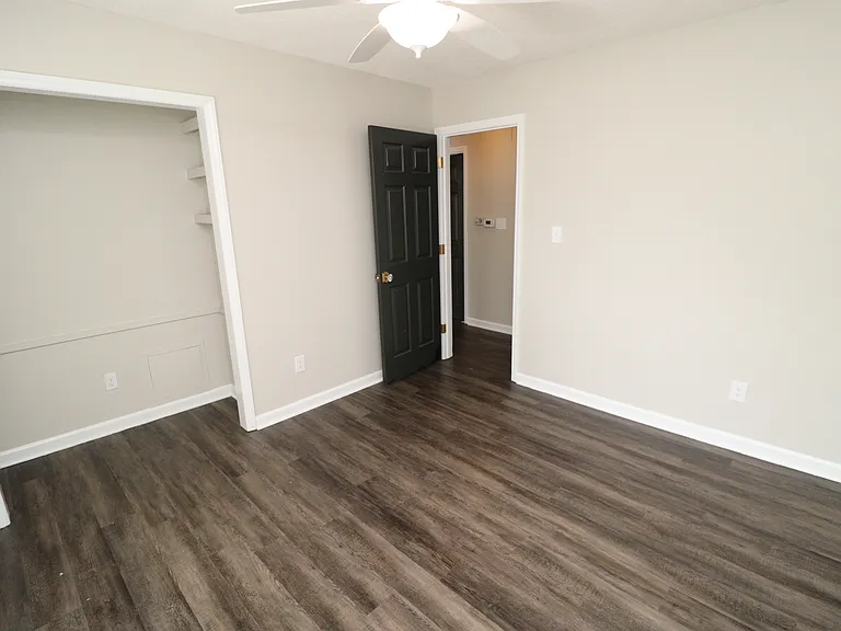 504 Noonday Ct — Photo 24