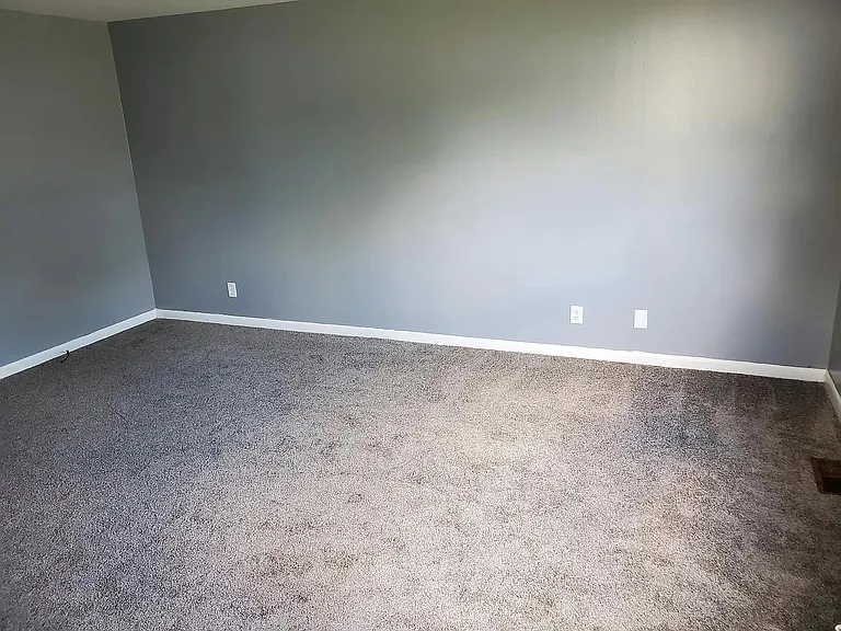 112 W Summitville St — Photo 5