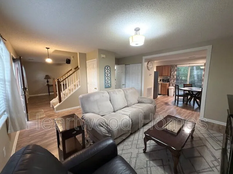 3 bed, 2.5 bath, 1664 sqft, $2,100 — Photo 1