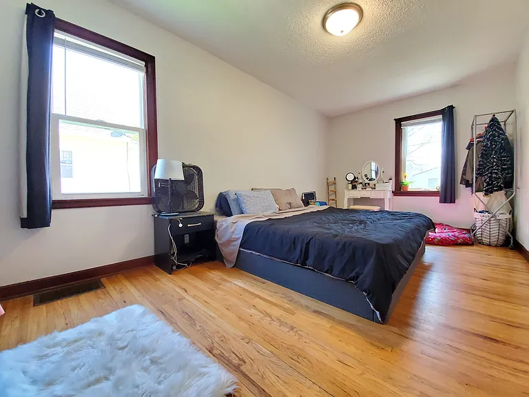 1252 4th St NE — Photo 9