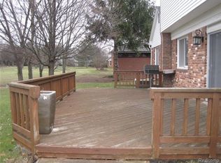 33632 Old Timber Rd, Farmington Hills, MI 48331