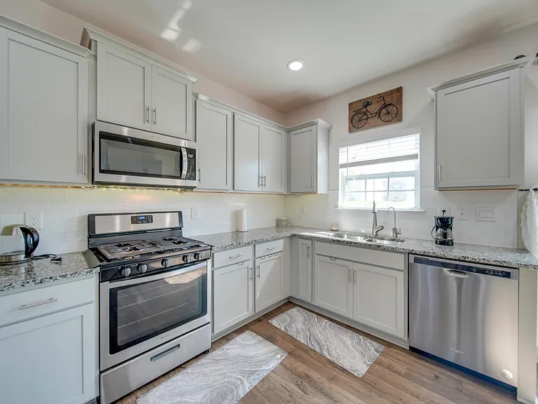 9609 Margrave Dr — Photo 2